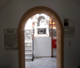 Intrarea in complexul de sus Intrarea in complexul de sus